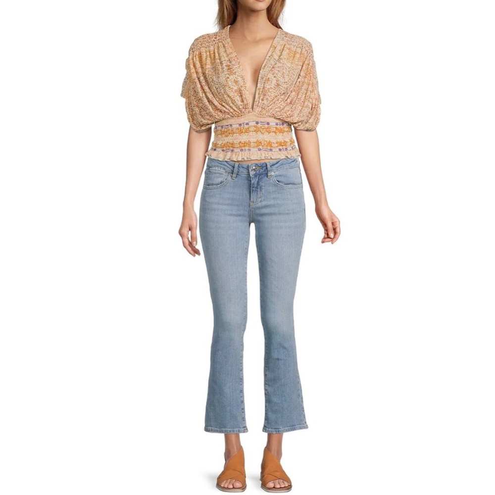 🆕FREE PEOPLE Liv Crop Flare Leg Mid Rise Jeans-Sizes 26, 27, 29, 30 - Picture 2 of 14